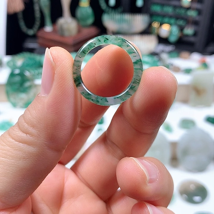 未镶嵌独山玉颈饰