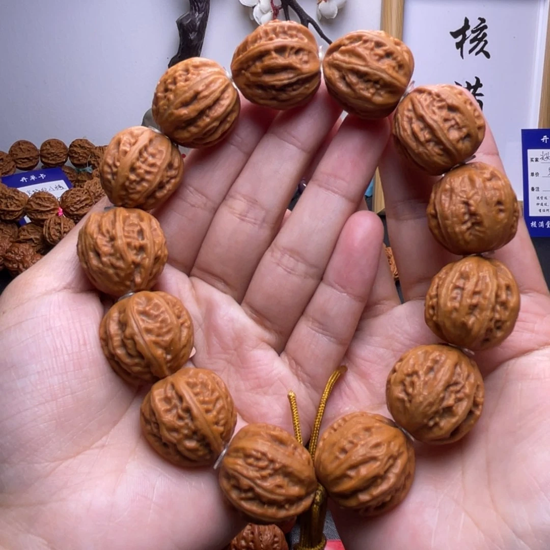 文玩核桃吊坠桃心八棱