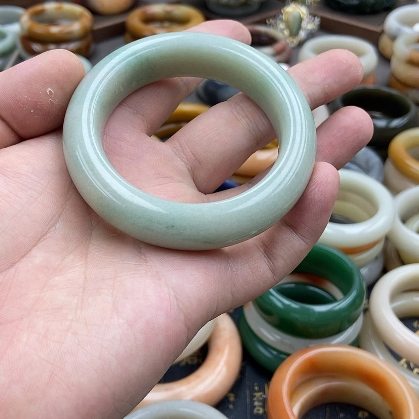 【闪购商品】石英质玉手镯62未镶嵌