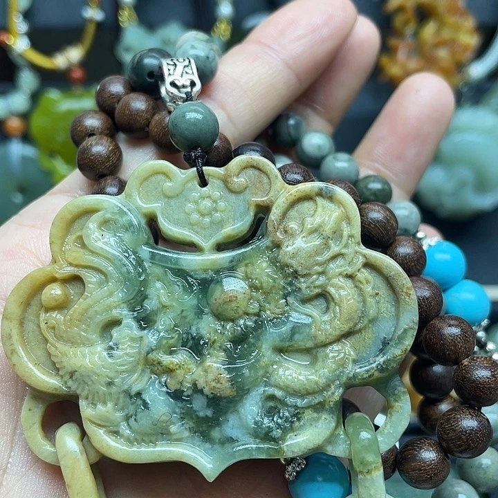 未镶嵌蛇纹石玉颈饰