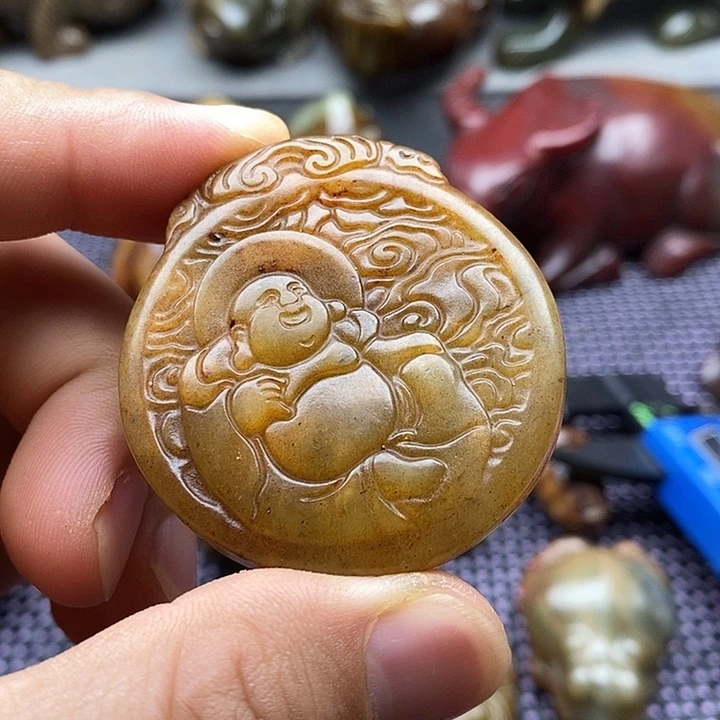 蛇纹石玉未镶嵌颈饰