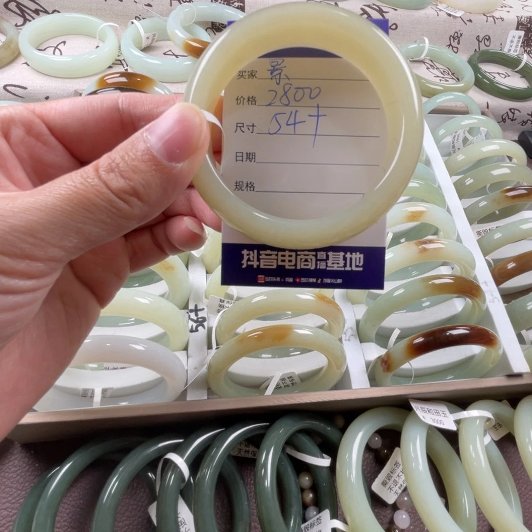 和田玉手镯未镶嵌景****店