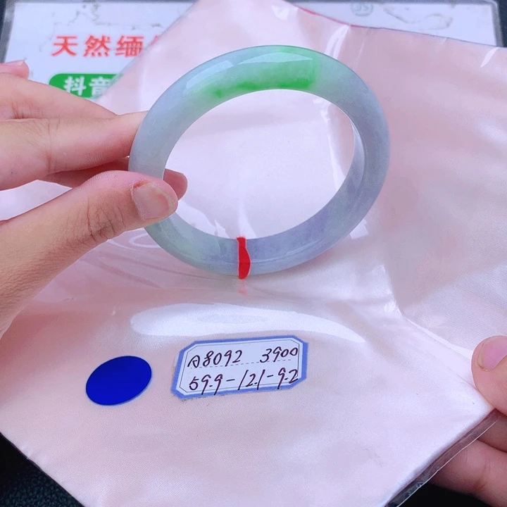 翡翠手镯未镶嵌我