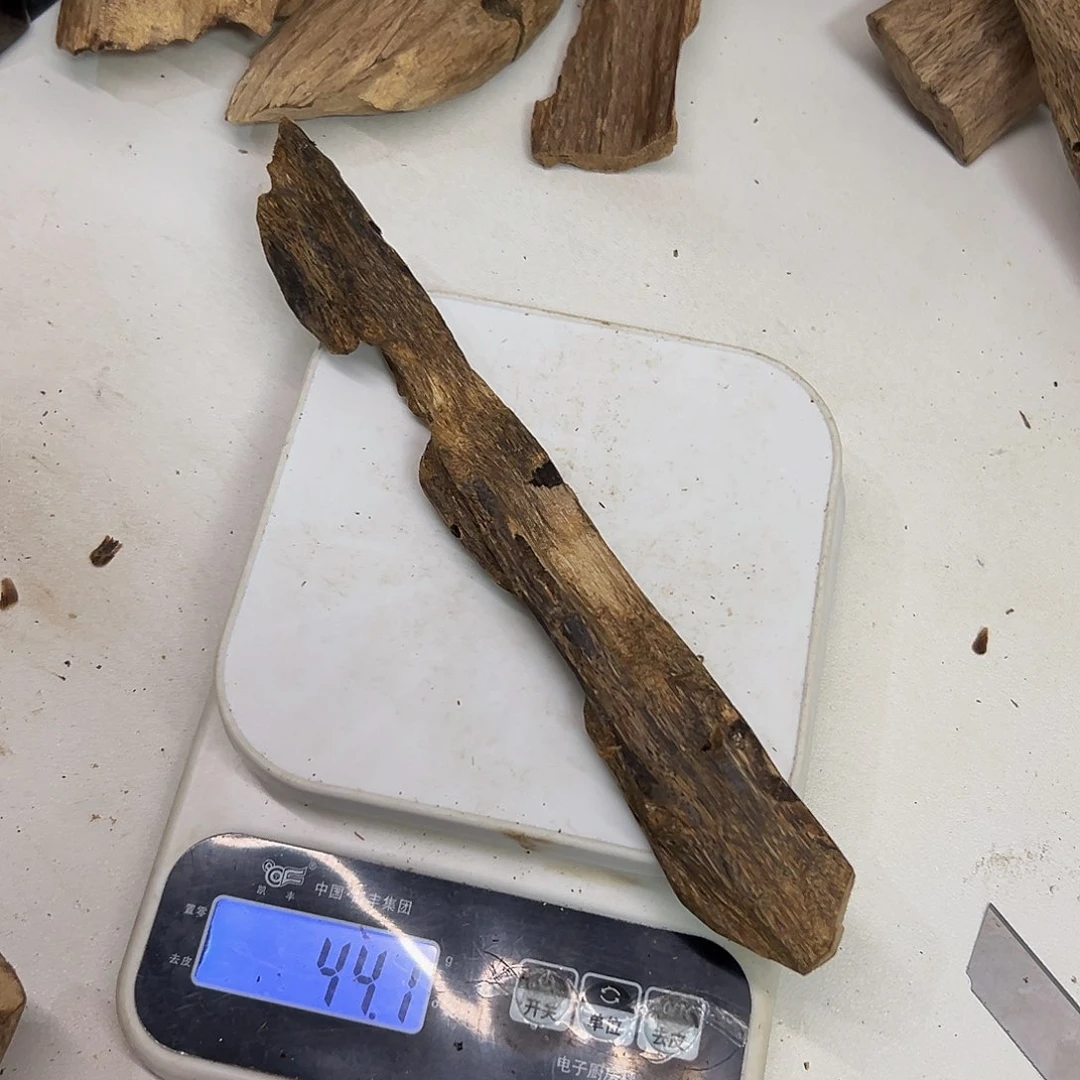 沉香碎屑沉香绿棋虫漏44克