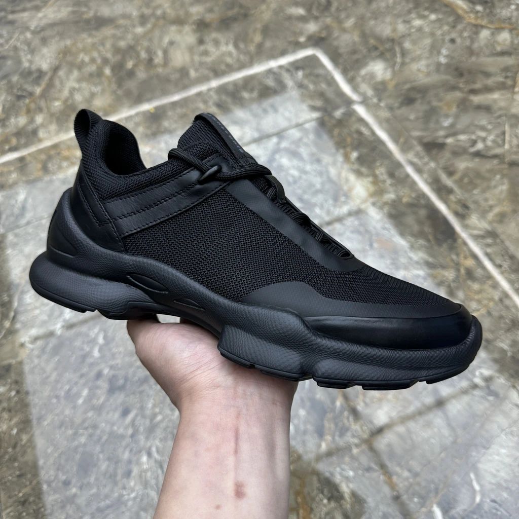 2025夏季新款男士网面休闲鞋透气舒适凉爽时尚百搭软底轻便纯色潮