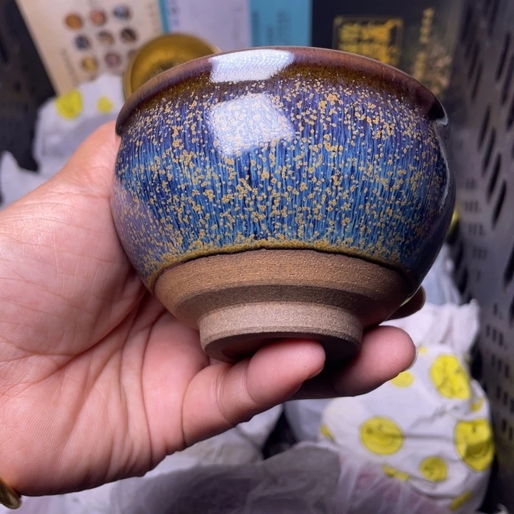 茶盏我不是说明他在做
