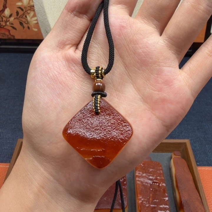 蜜蜡未镶嵌吊坠(赠链)