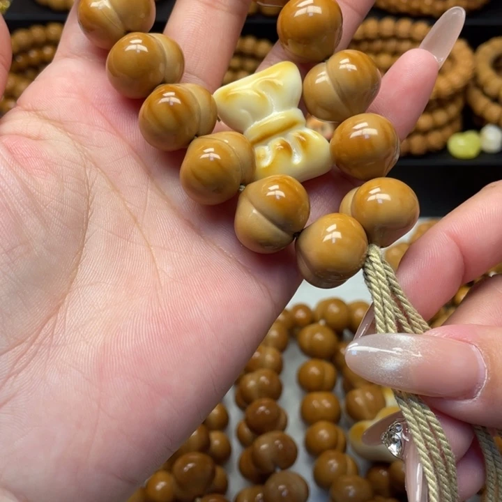 恩****猴头核桃吊坠全品17大加柯基屁桃加蝴蝶结手工流苏