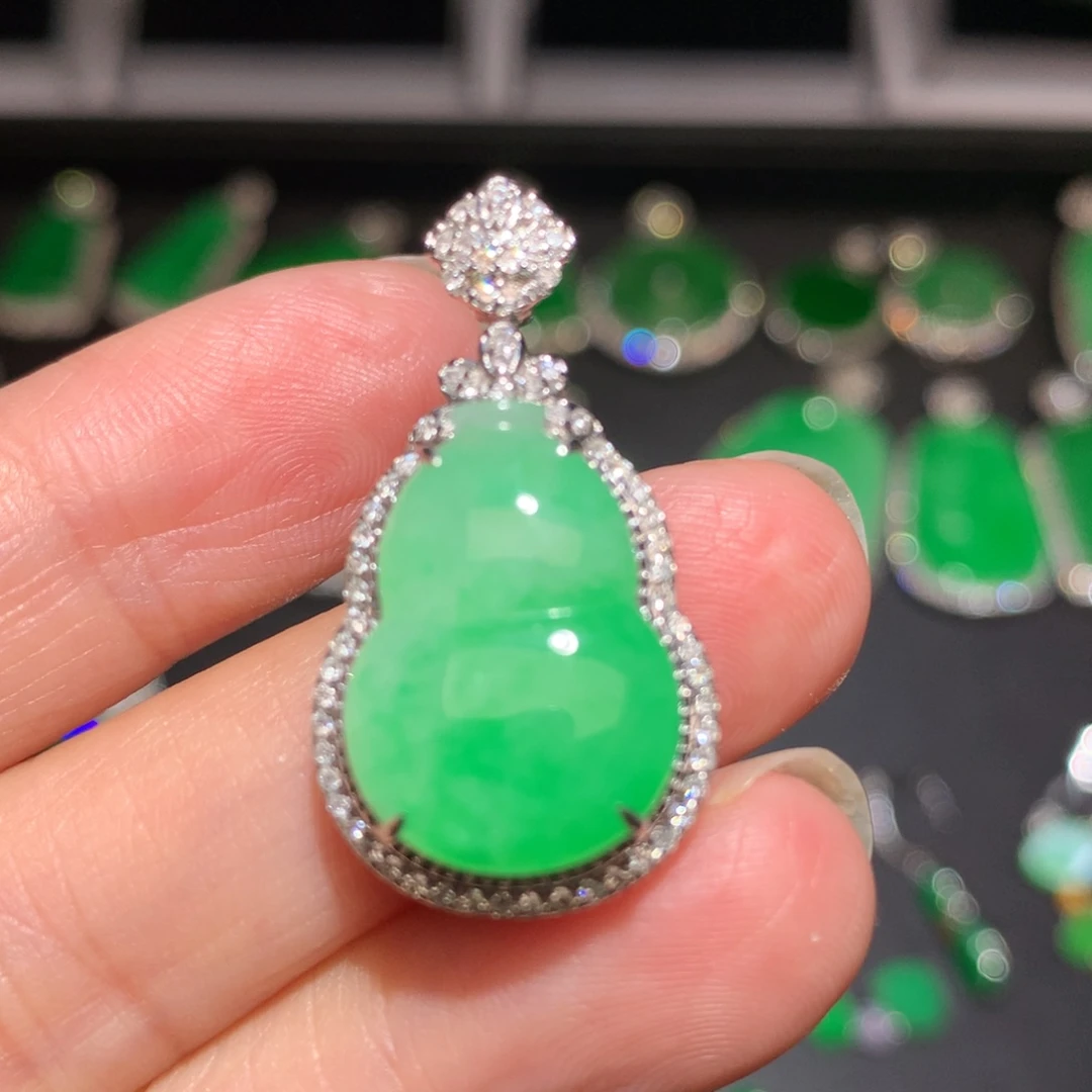 翡翠颈饰18K金镶嵌翡翠