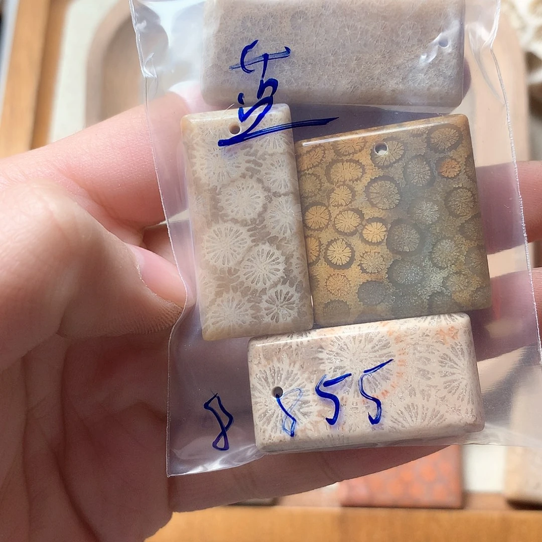 石英质玉颈饰未镶嵌蓝****边