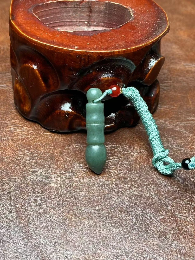 和田玉文昌笔精品吊坠 （随机发一单）