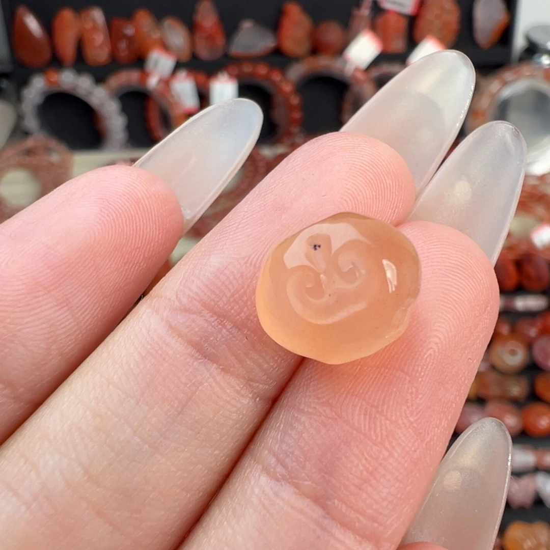 南红玛瑙未镶嵌颈饰如意锁