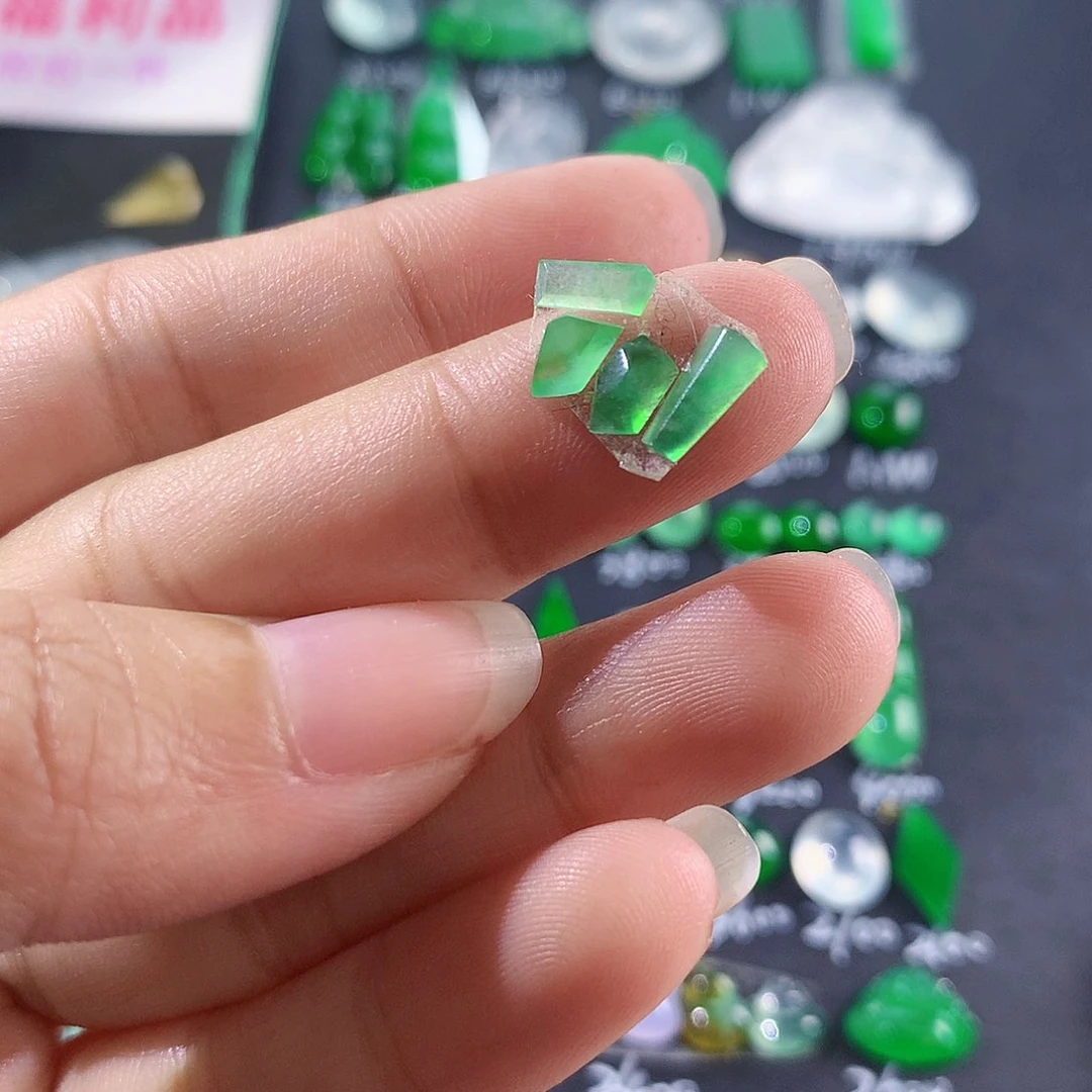 【闪购商品】翡翠颈饰未镶嵌切割4
