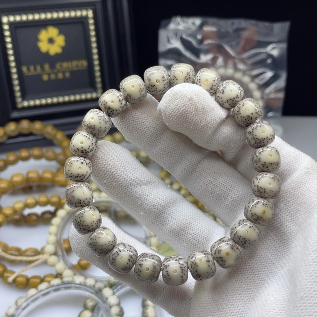 吊坠星月菩提10灰色糯冰凤眼     A4