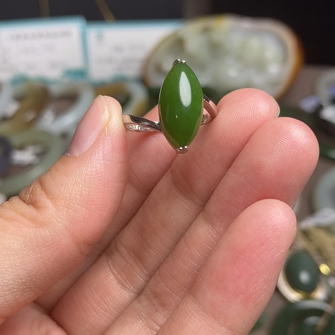 未镶嵌戒指和田玉