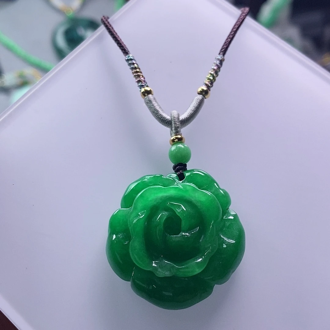 翡翠未镶嵌吊坠(赠链)