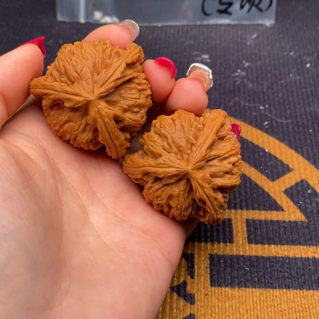 C***.文玩核桃把件白狮子