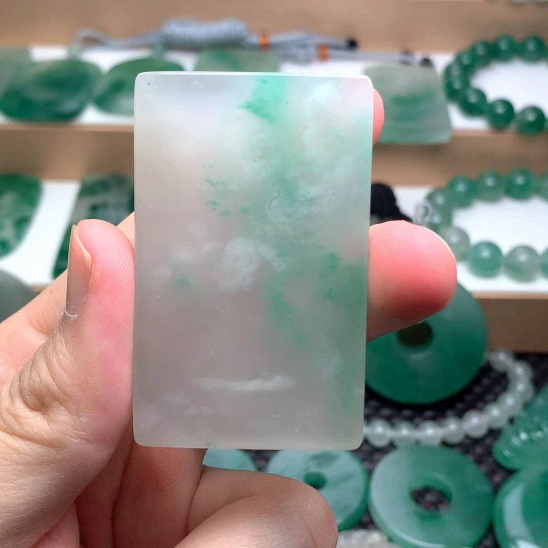 石英质玉吊坠(赠链)未镶嵌M****么