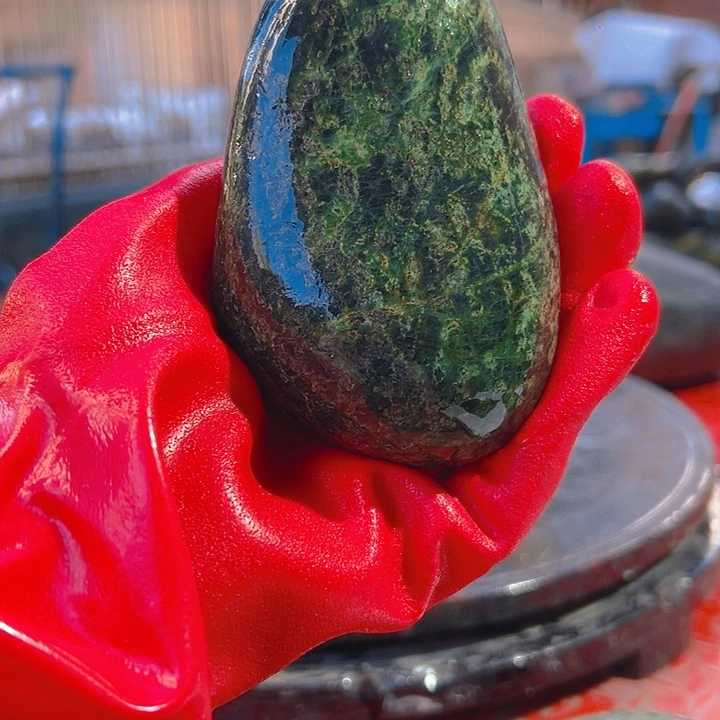 Z***D蛇纹石玉足银镶嵌藏玉药王石精美摆件