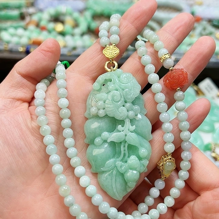 翡翠颈饰未镶嵌吊坠