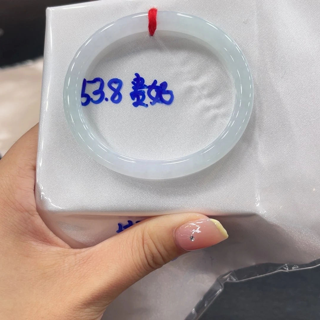 翡翠手镯未镶嵌翡翠