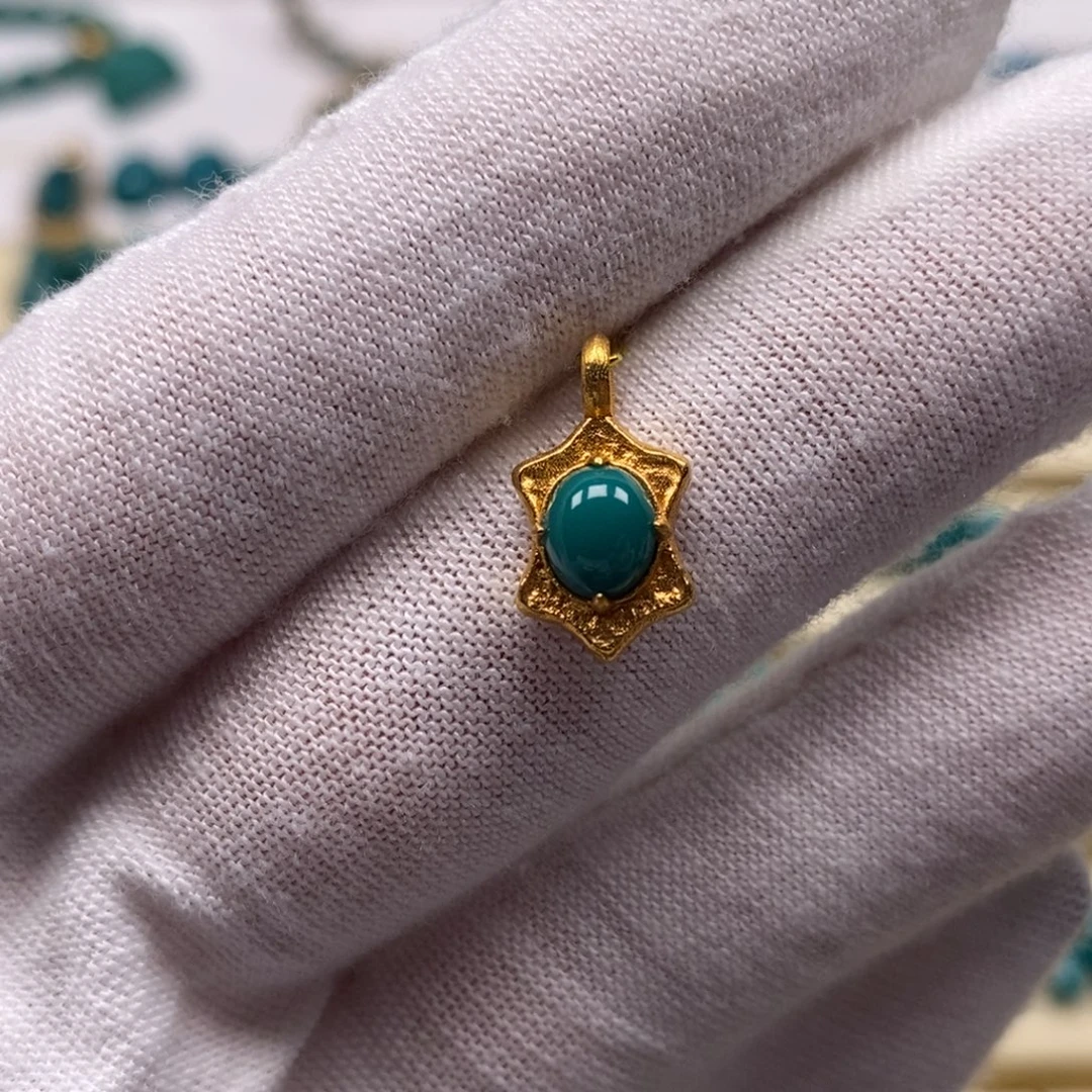 绿松石18K金镶嵌珠宝奇石卡子8.5mm