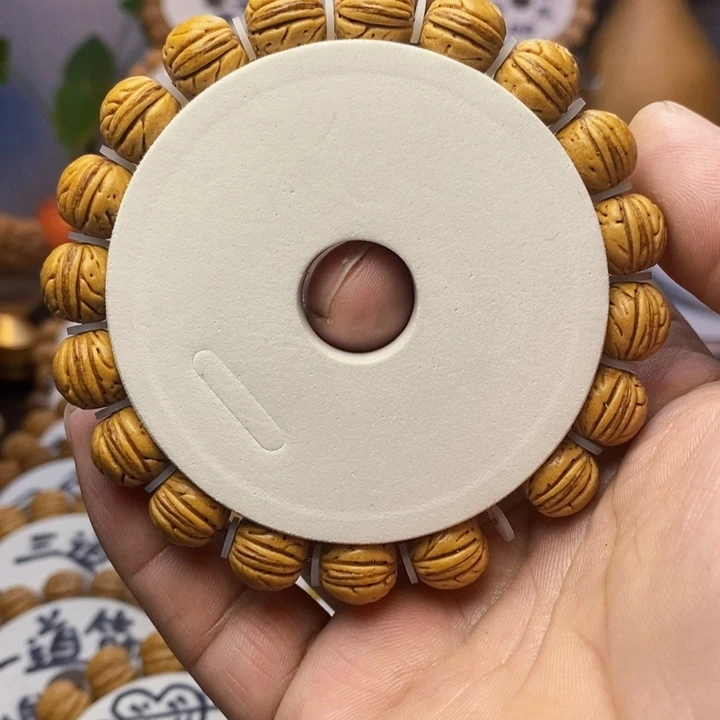 【闪购商品】U****g桃核雕刻手串手链