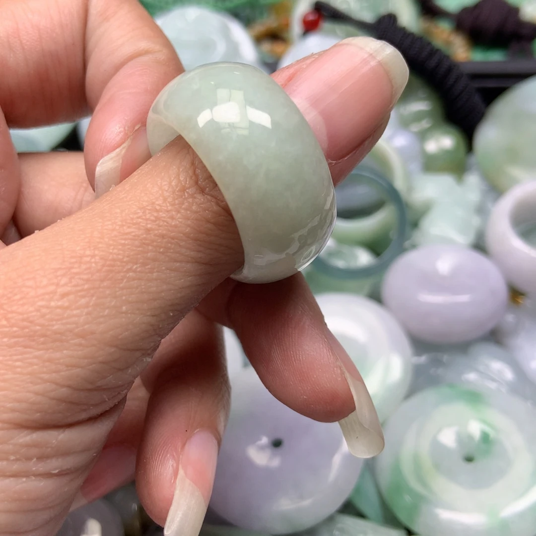 翡翠颈饰未镶嵌天然翡翠