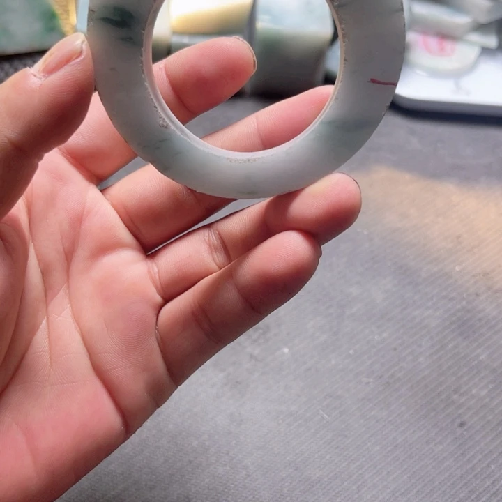 郑***冰未镶嵌定制翡翠缅甸翡翠手镯加工费