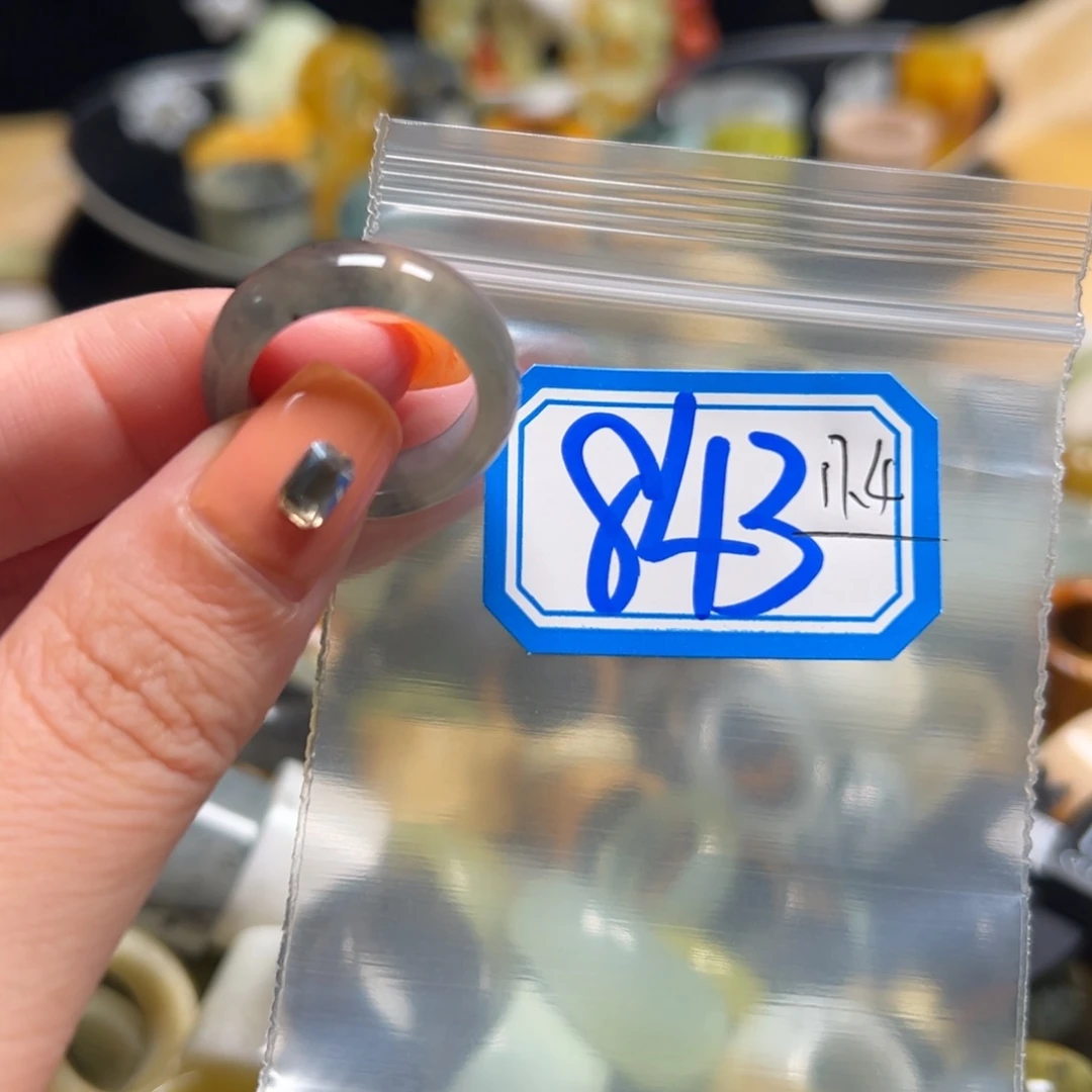 一***前蛇纹石玉未镶嵌戒指