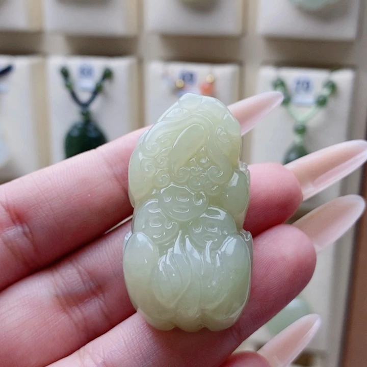 狼***颈饰未镶嵌和田玉