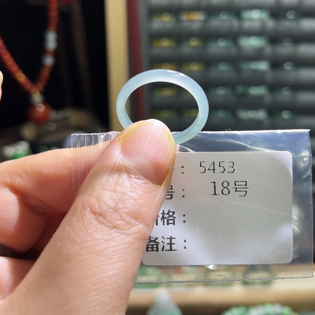 翡翠未镶嵌戒指5453。