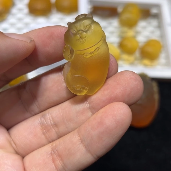 未镶嵌颈饰琥珀琥珀吊坠
