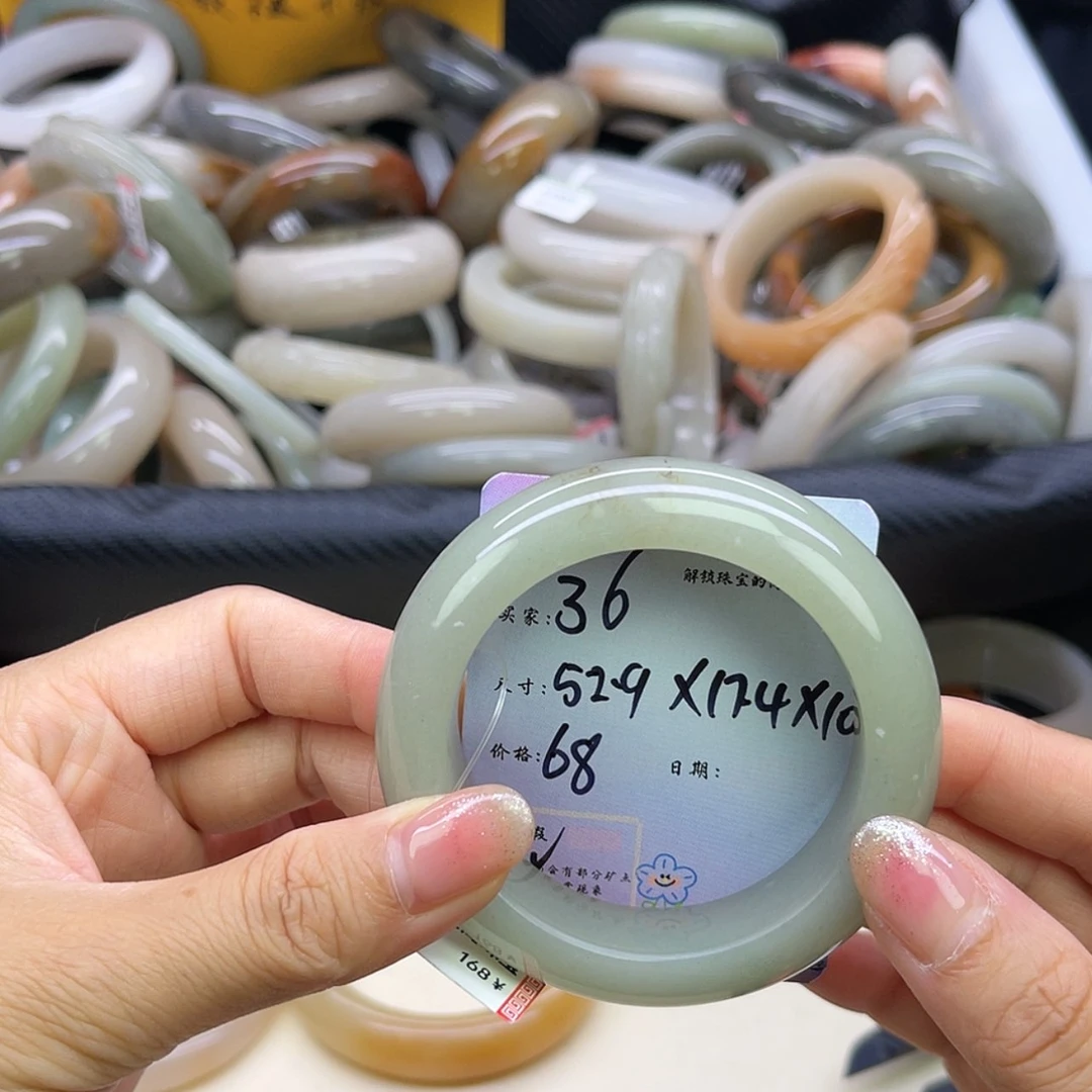 【闪购商品】石英质玉手镯未镶嵌