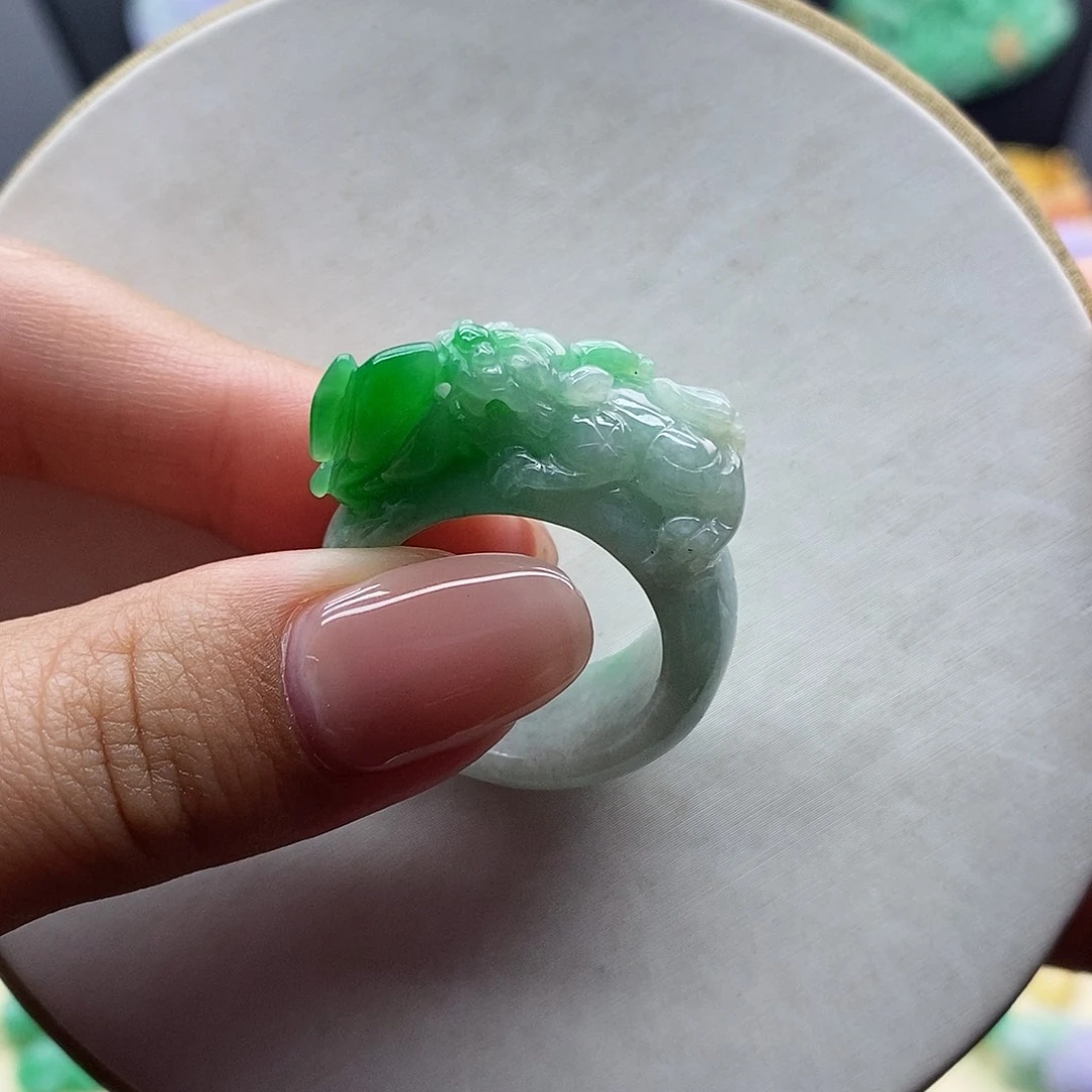 翡翠未镶嵌戒圈戒圈