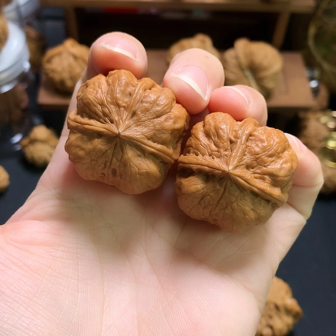 文玩核桃把件三棱丁