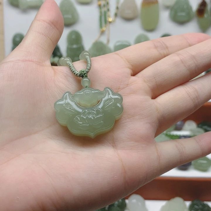 益***门和田玉未镶嵌颈饰