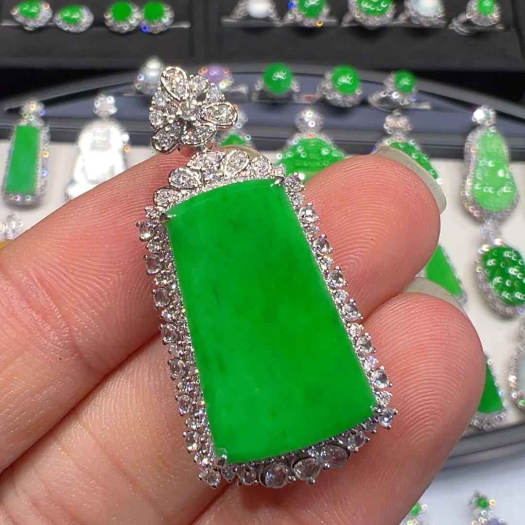 翡翠18K金镶嵌颈饰收到货48小时鉴赏期