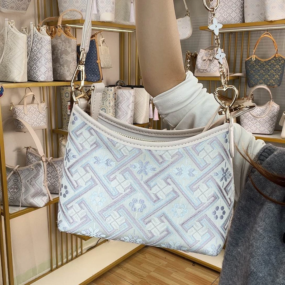 蚕丝银紫色万吉纹小流浪包