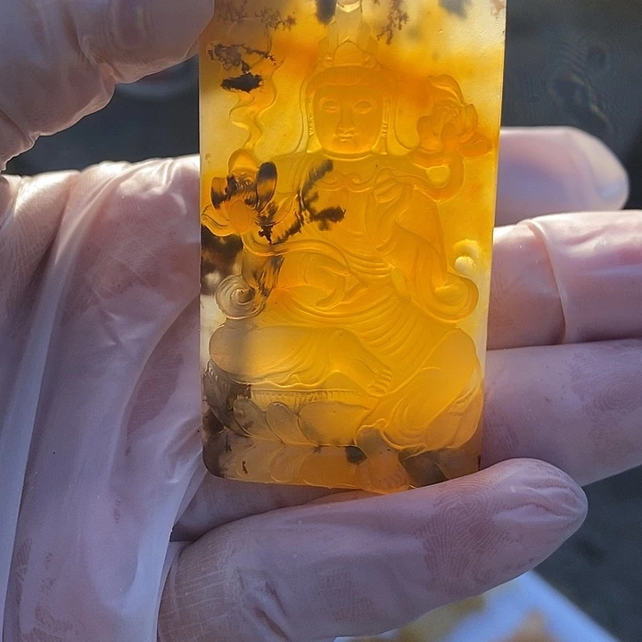 石英质玉（黄龙玉）未镶嵌颈饰