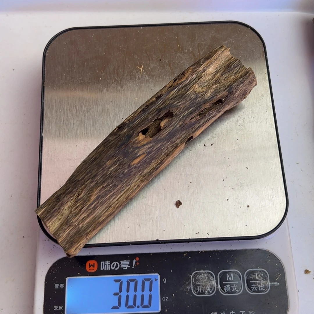 木质虫漏沉香手把件