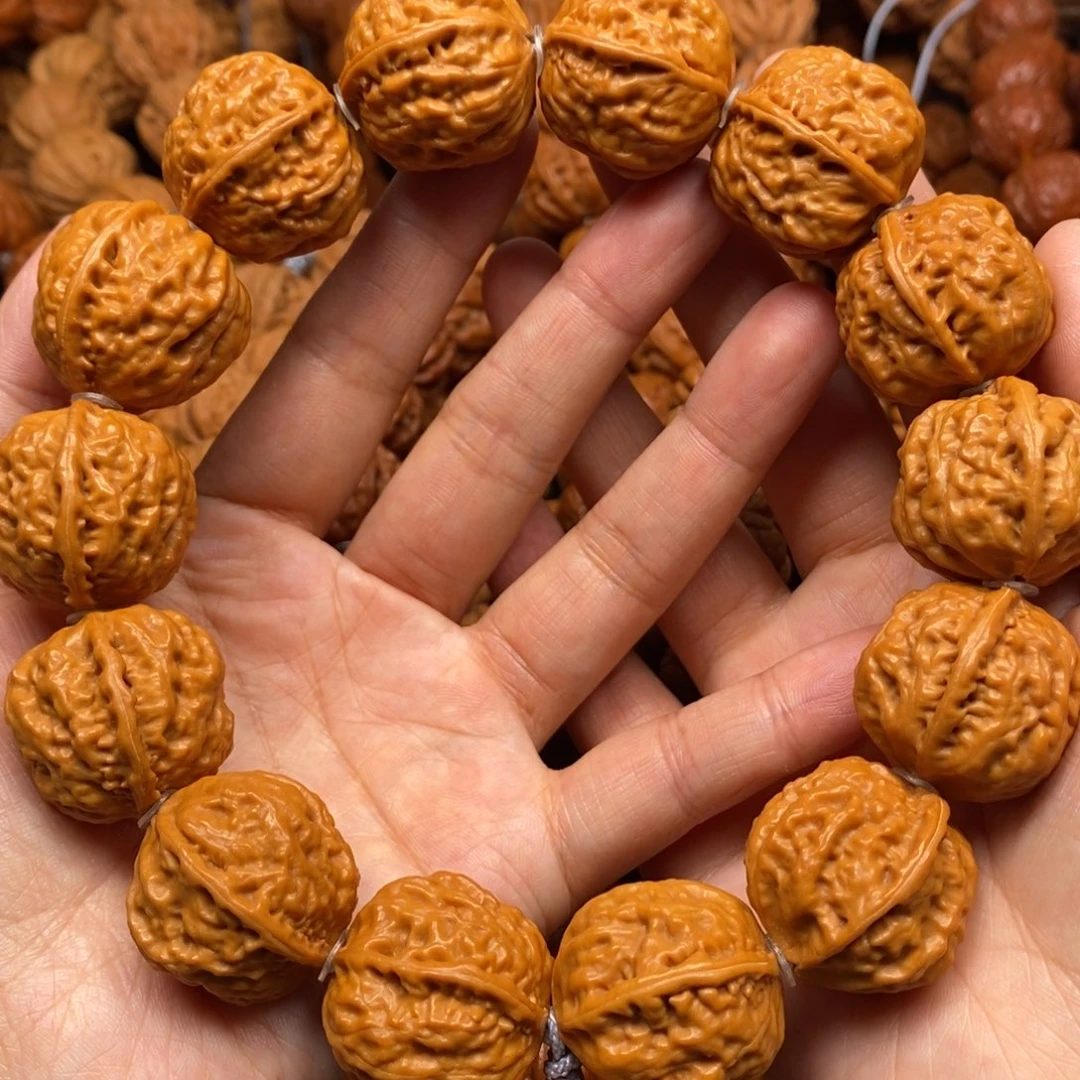 桃核手串水晶蛤蟆头