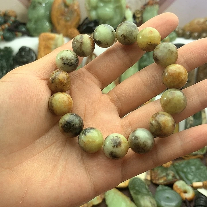 透闪石质玉未镶嵌把件