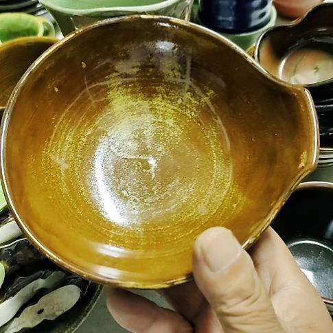 瓷片瓷片，各种摆件，均有瑕疵。沙锅！
