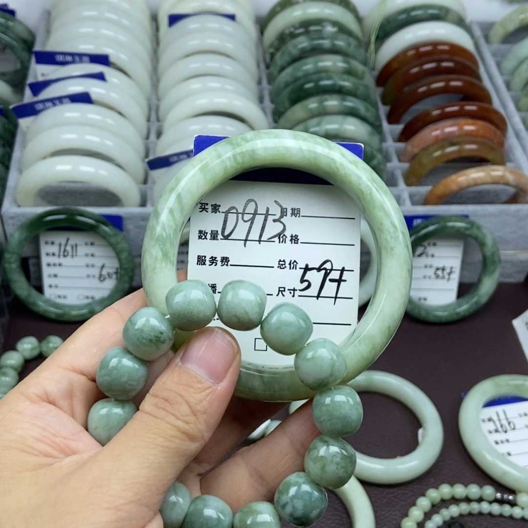 蛇纹石玉未镶嵌手镯