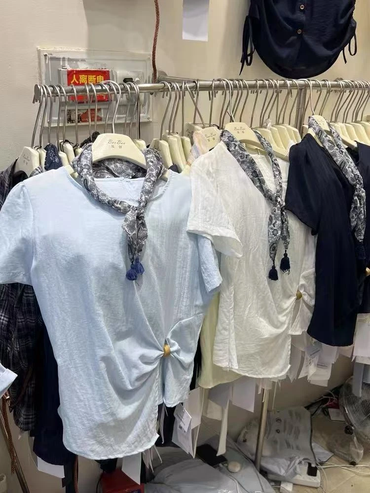 Datou 2726韩版时尚设计感不规则开叉褶皱上衣（不带丝巾）