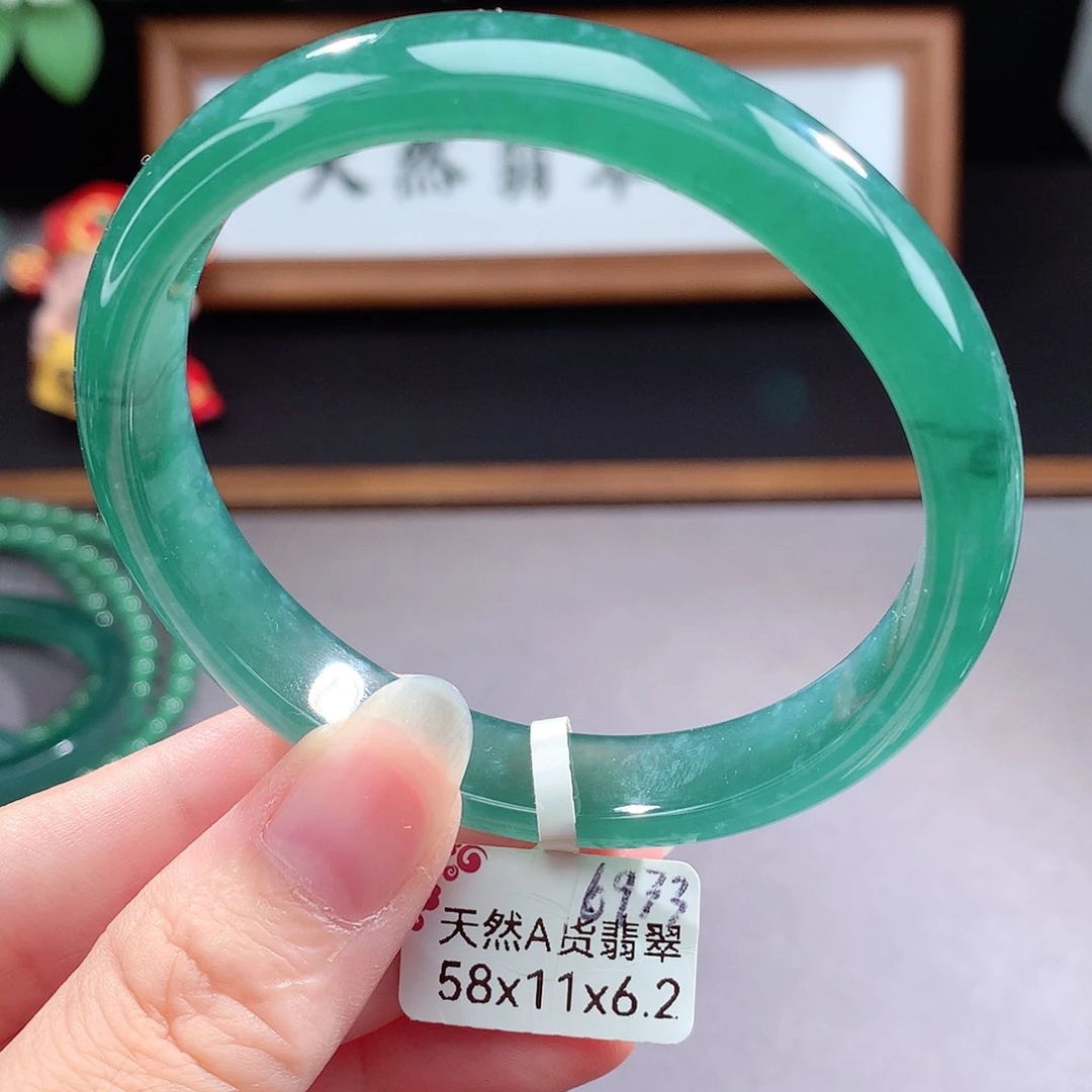 未镶嵌手镯（圆镯）翡翠