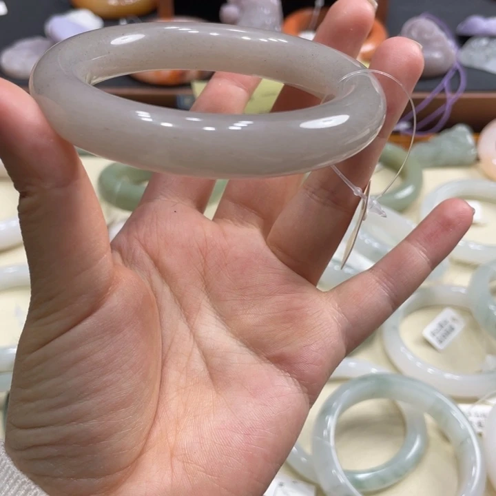 石英岩玉未镶嵌手镯