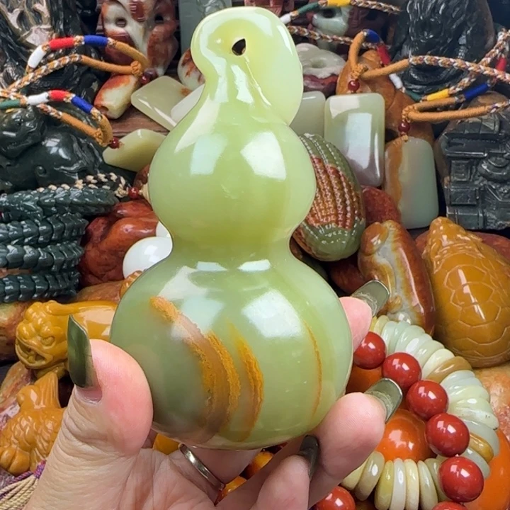 透闪石质玉未镶嵌珠宝奇石