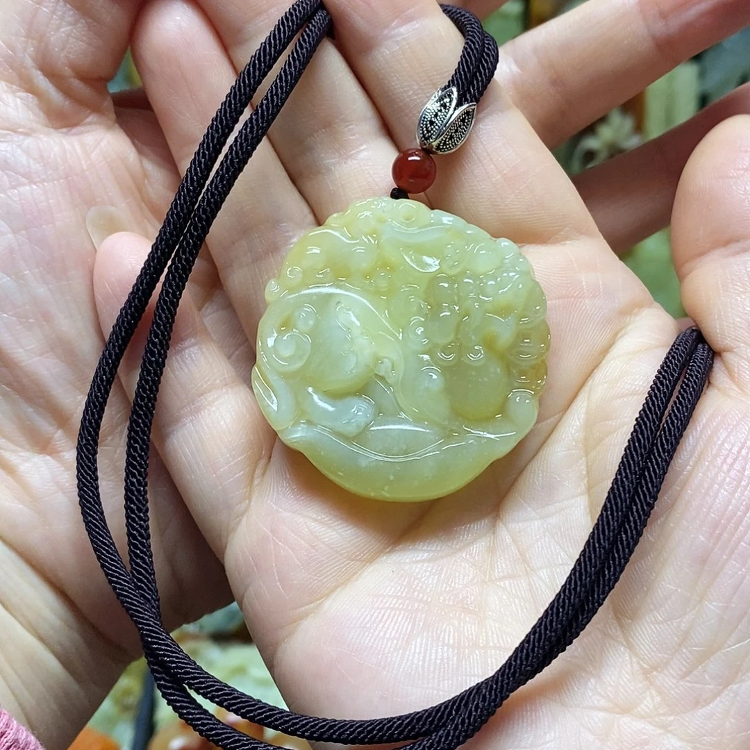 岫玉未镶嵌吊坠(赠链)